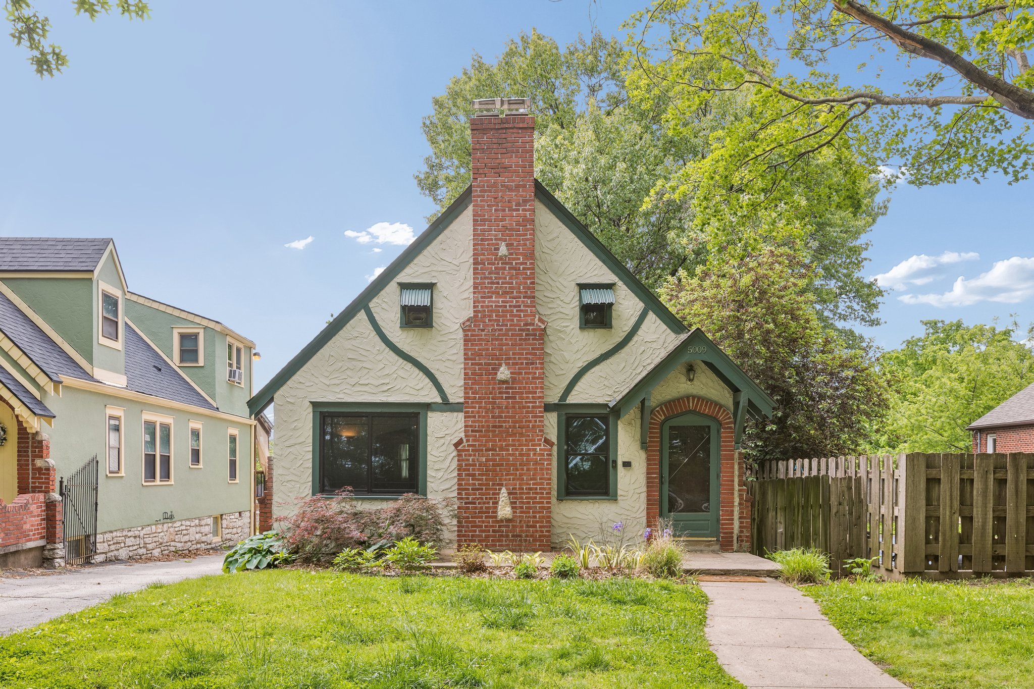 Kansas City House: 5009 Gladstone Blvd