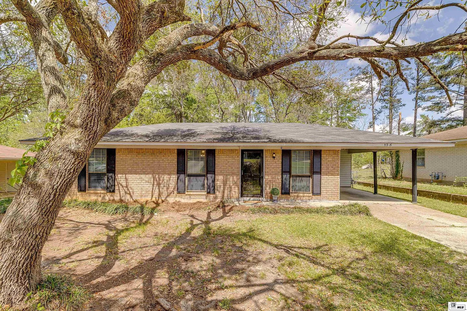West Monroe House: 128 Davis Ln
