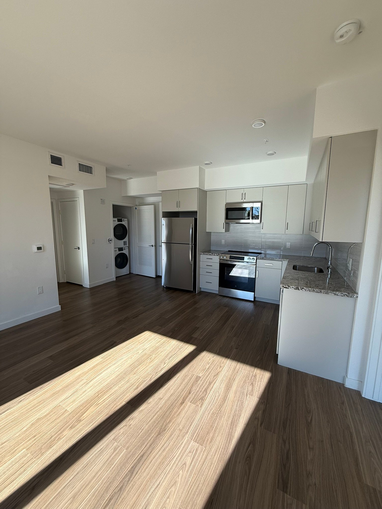 Los Angeles Apartment: 18900 Parthenia Street