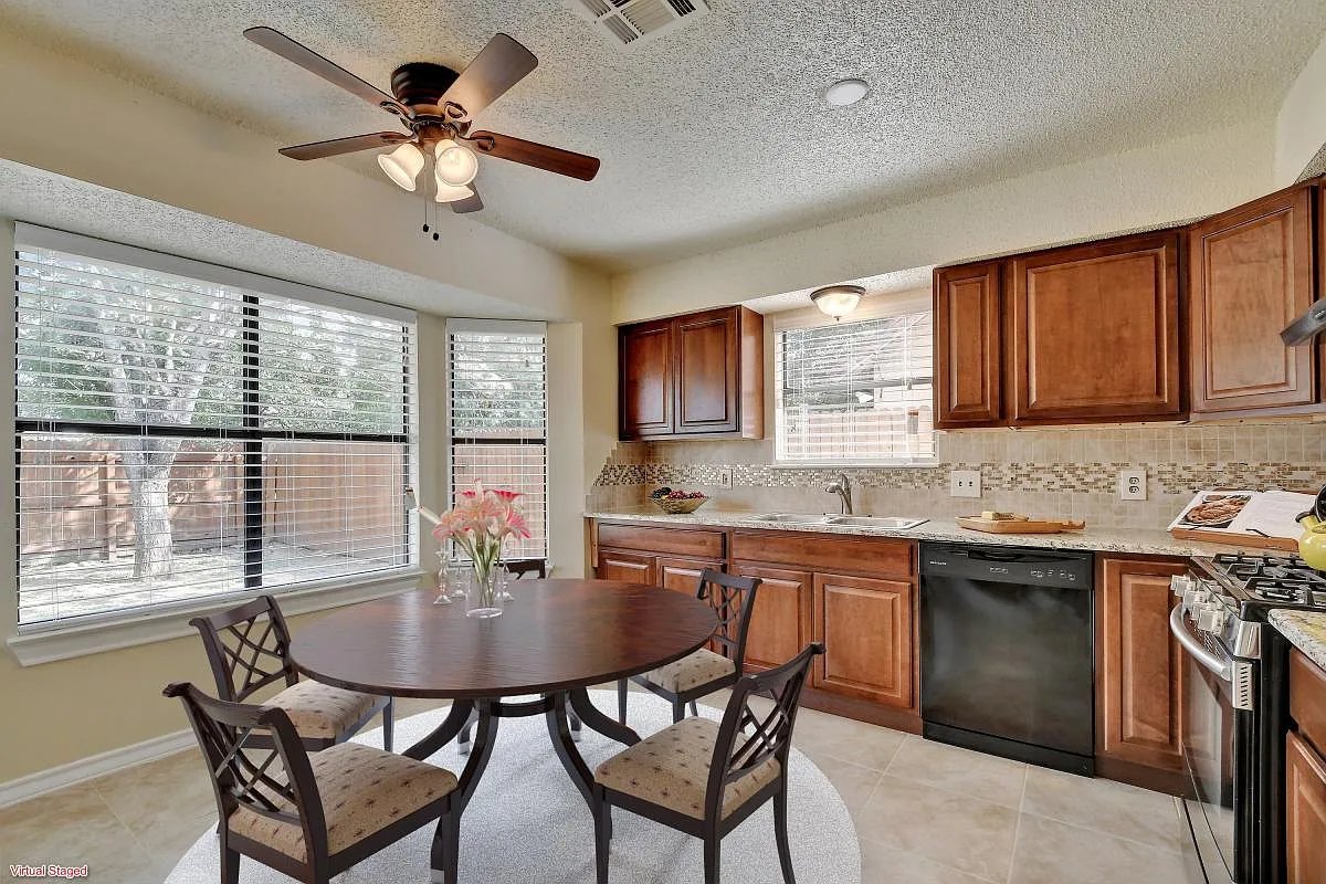Round Rock House: 1622 Peachtree Valley Dr