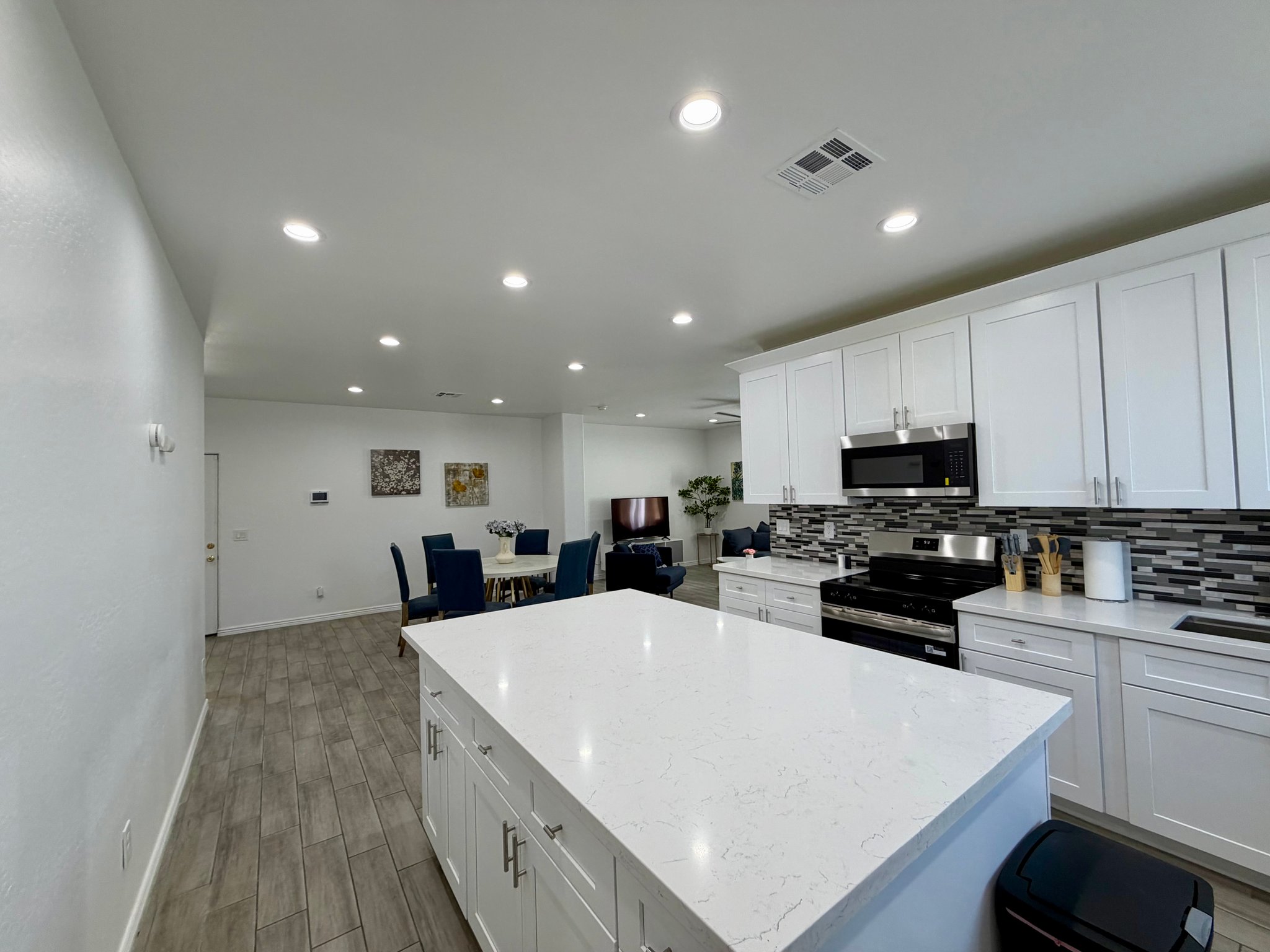 Glendale House: 6745 N 53rd Dr