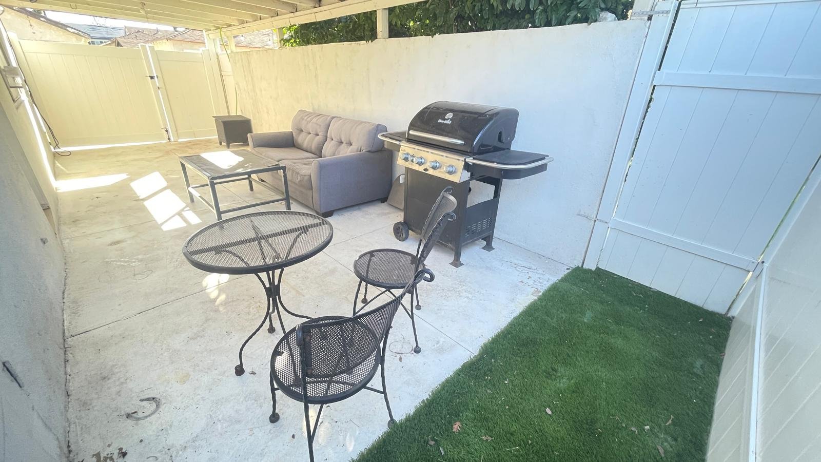 Van Nuys House: 14217 Hatteras st