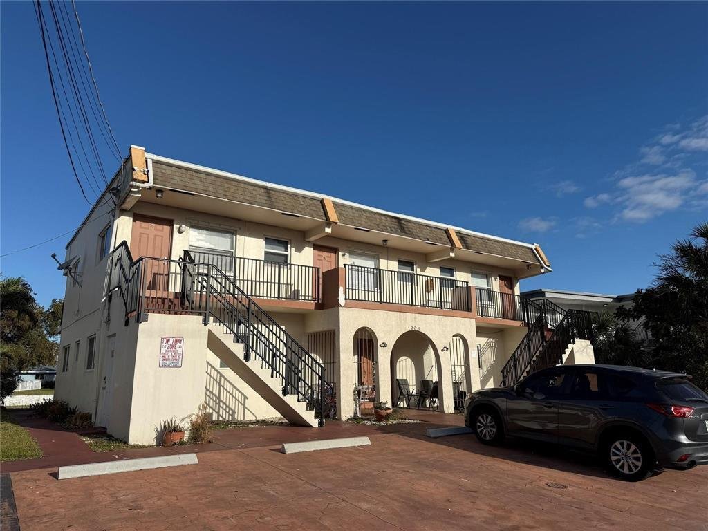 Margate Apartment: 1235 W River Dr