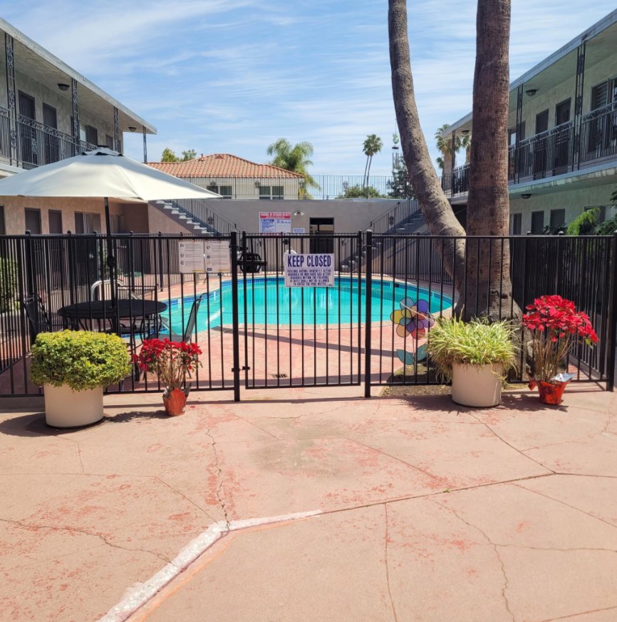 Pasadena Apartment: 260 N. Oak Ave