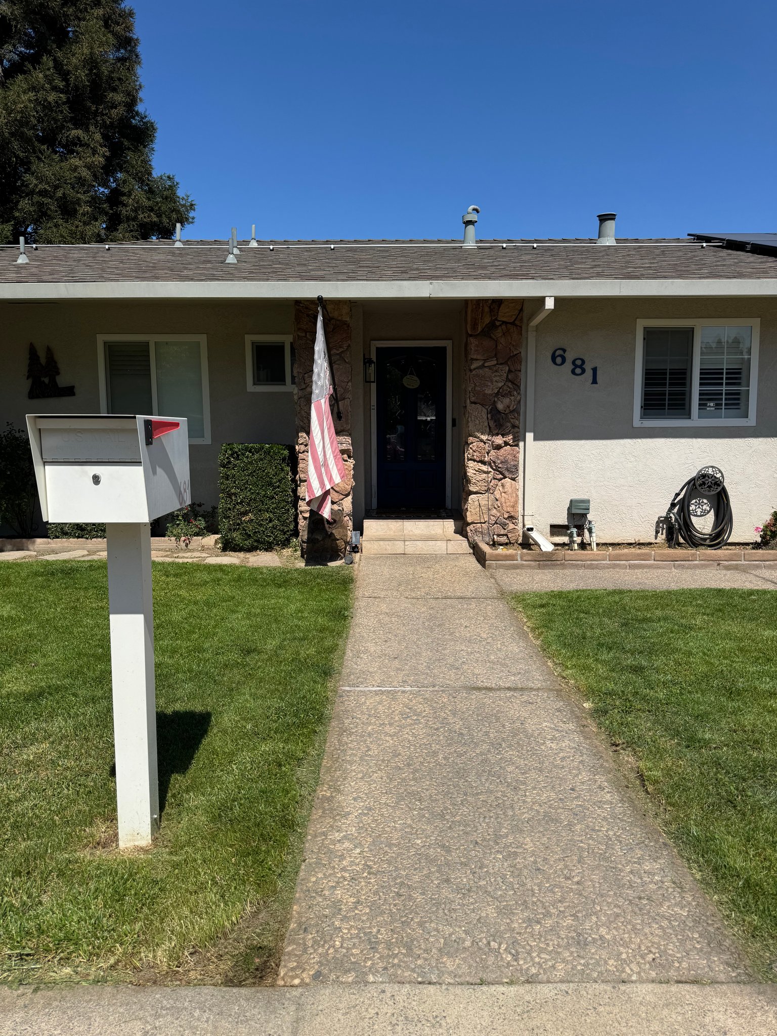 Oakdale House: 681 David Dr