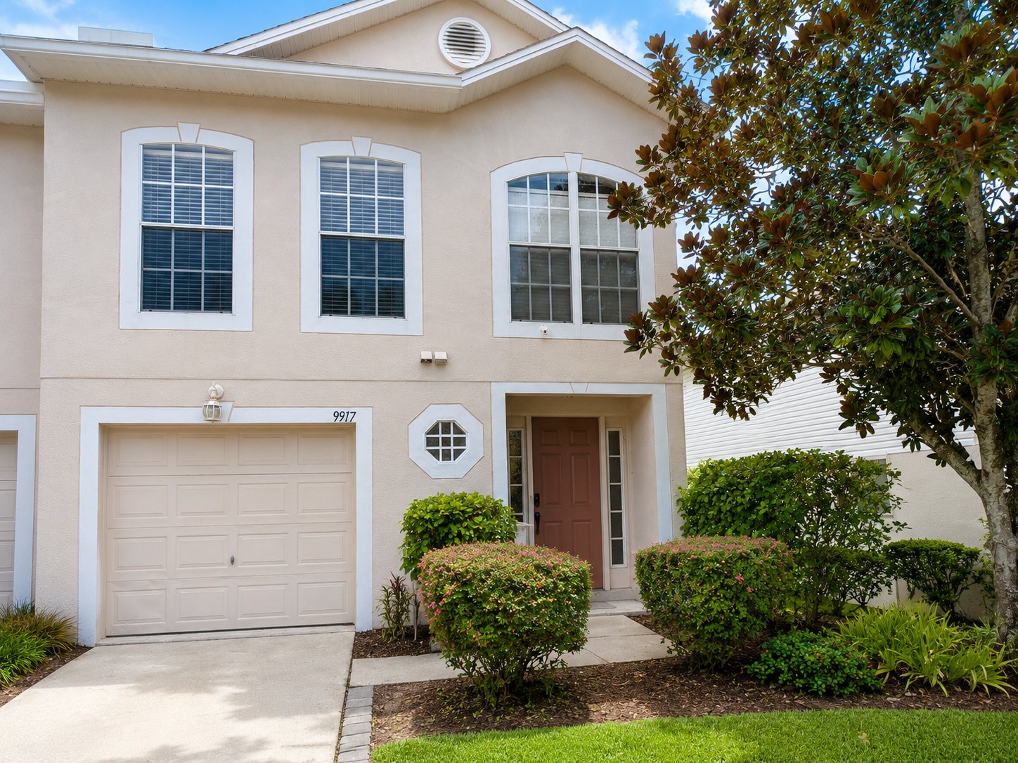 TAMPA Townhome: 9917 ASHBURN LAKE DRIVE