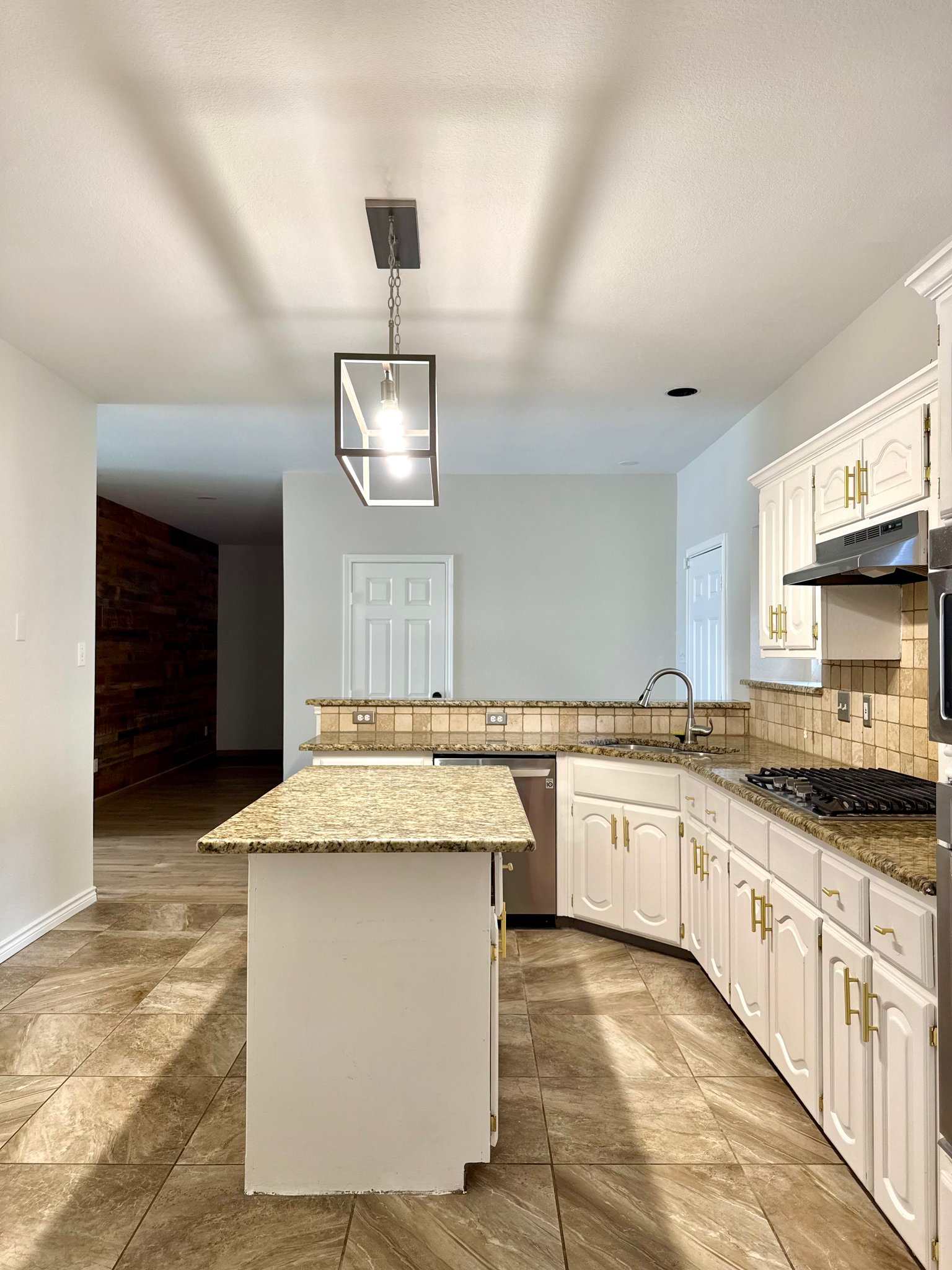 Garland Single Room: 610 Butternut Dr