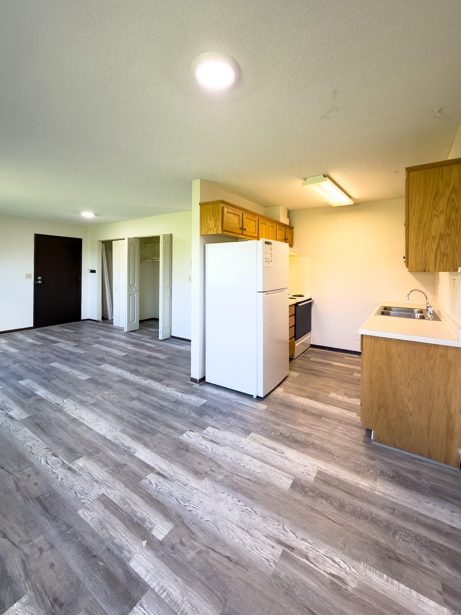 Elk River Apartment: 365 Baldwin Ave NW