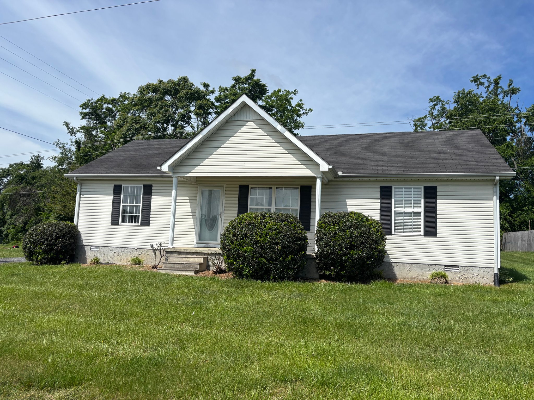 Lafayette House: 84 Kristen Drive
