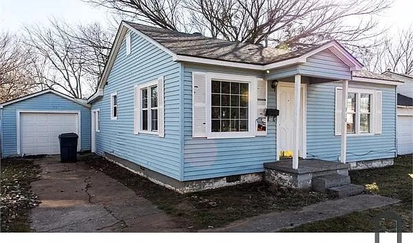 Duncan House: 310 N C St