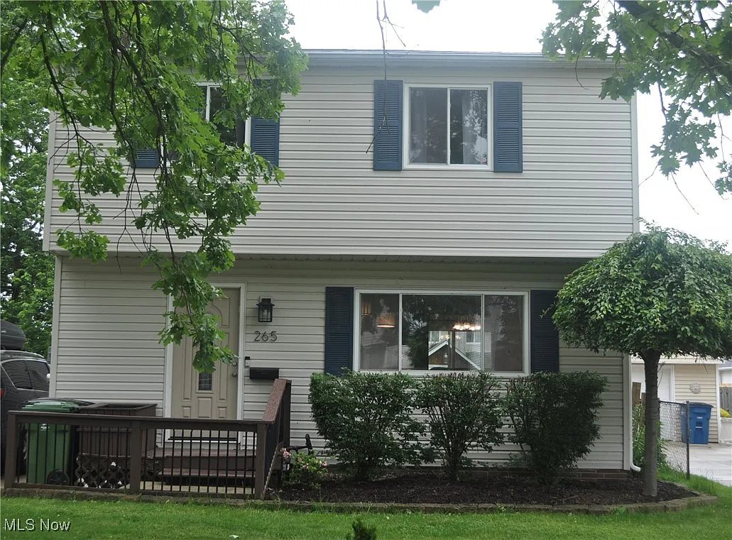 Eastlake House: 265 Parkway Dr