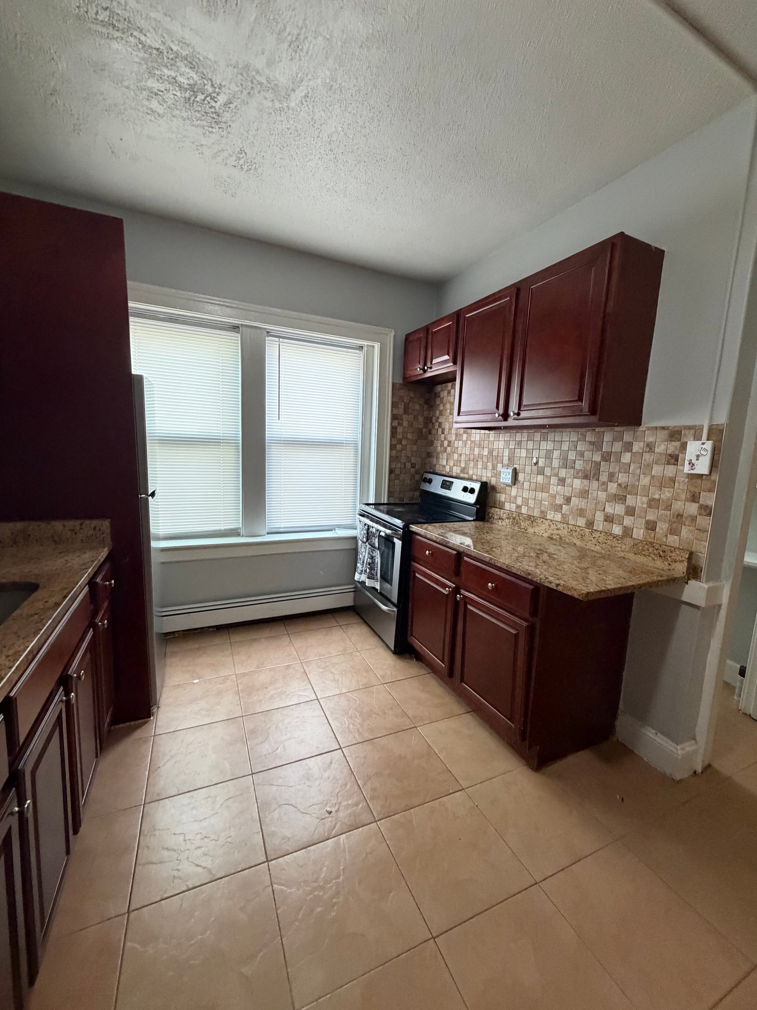 New Britain Apartment: 40 Dewey St