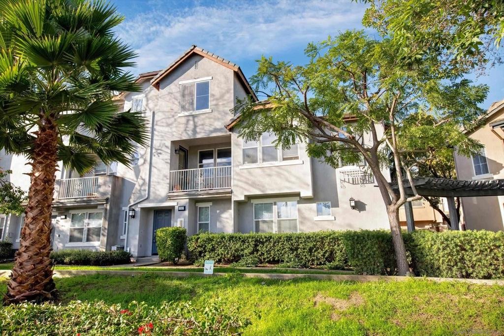 CHULA VISTA Condo: 1583 Sumac Pl