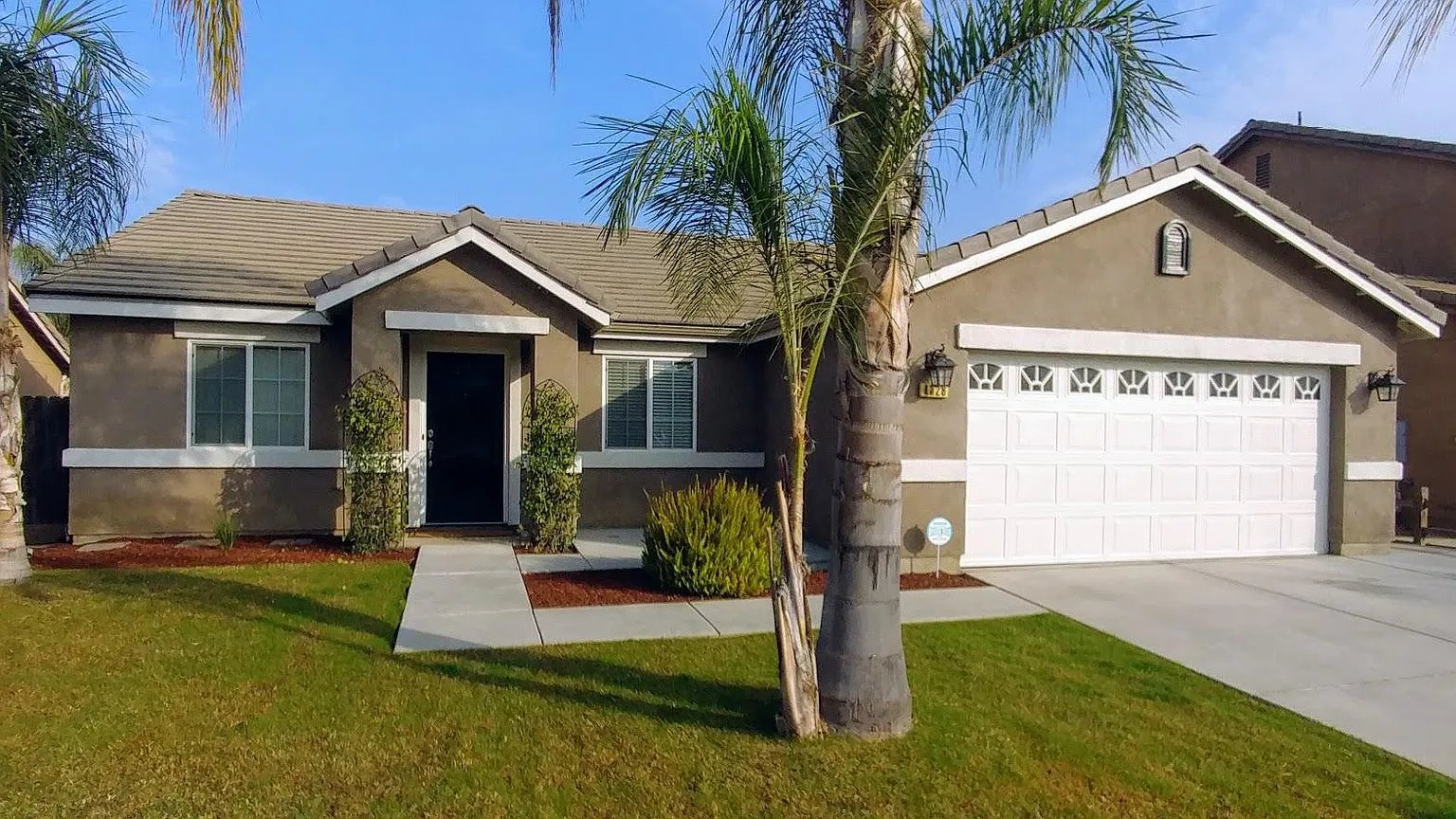 Visalia House: 4328 E. Oak Ave.
