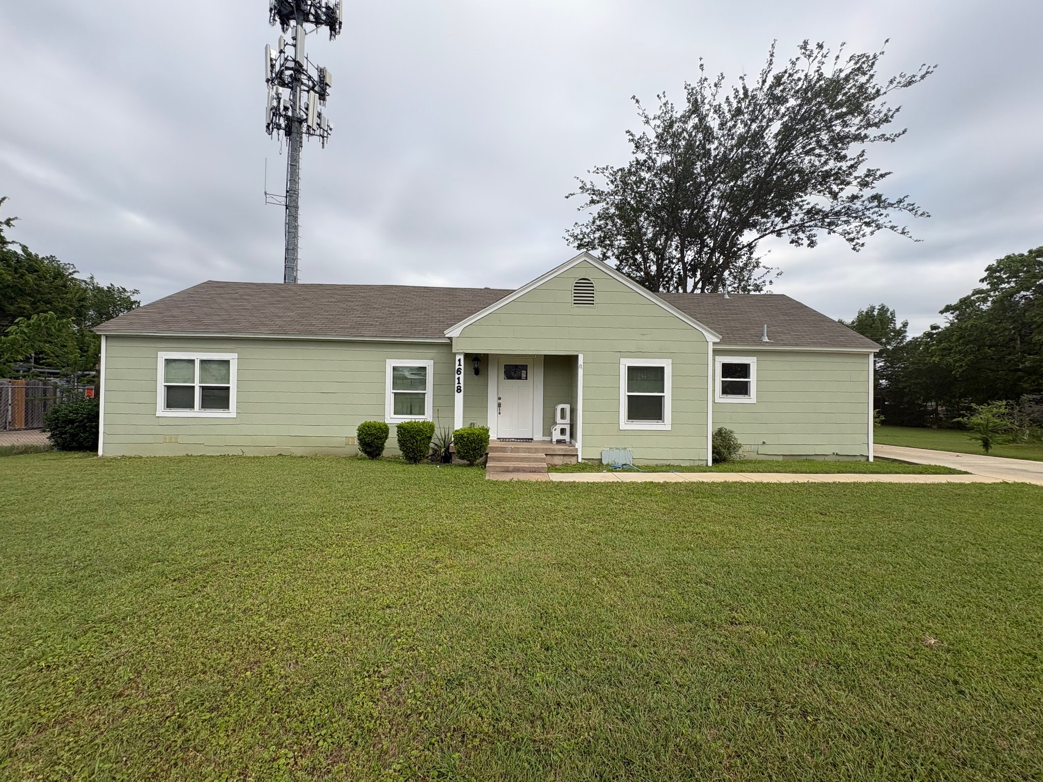 Garland House: 1618 Bruce Dr