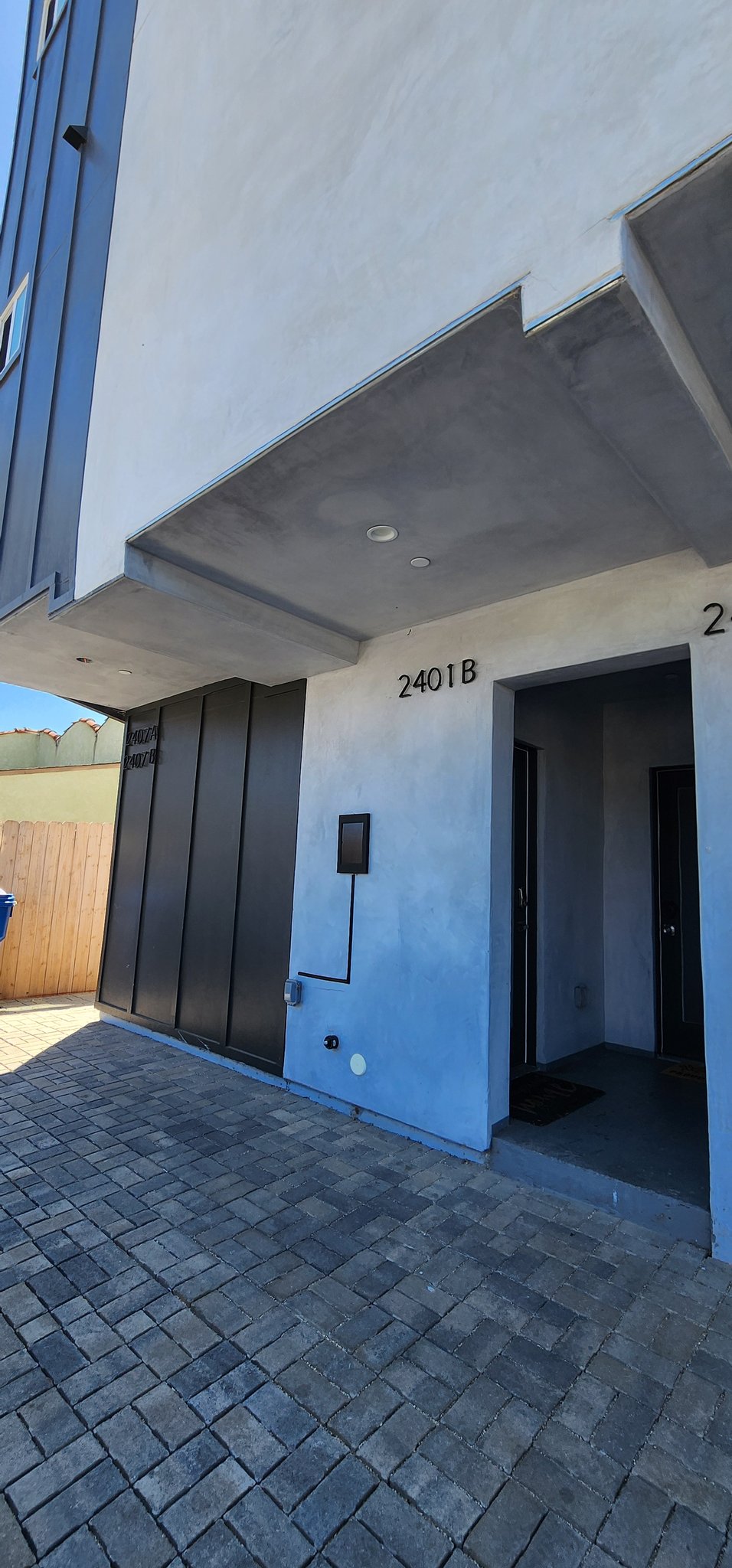 Los Angeles Townhome: 2401 S. Redondo Blvd