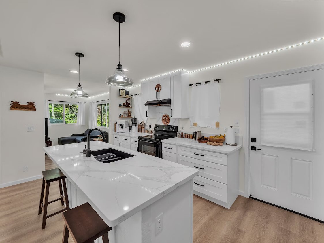 Volcano House: 11-3976 Liona St