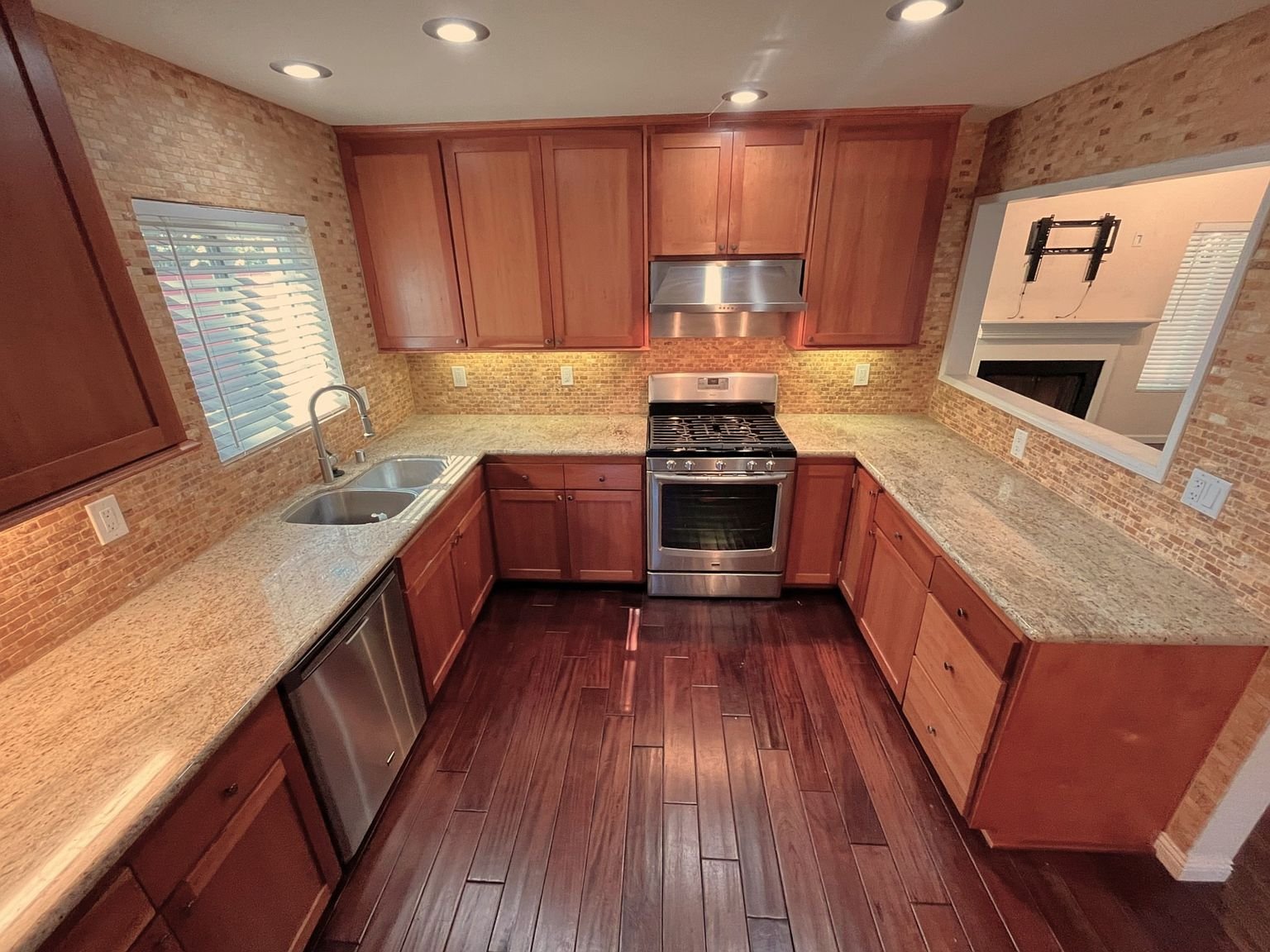 Escondido House: 2205 Charise St