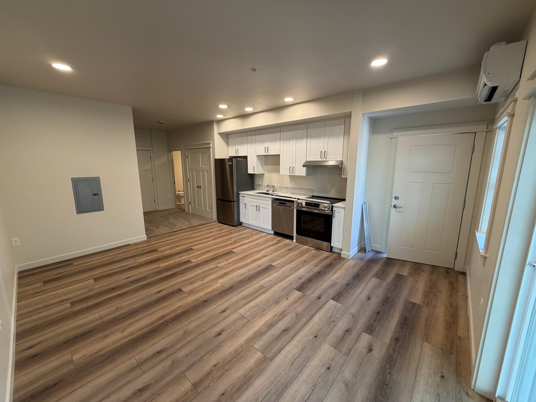 Eugene Apartment: 940 Lincoln St