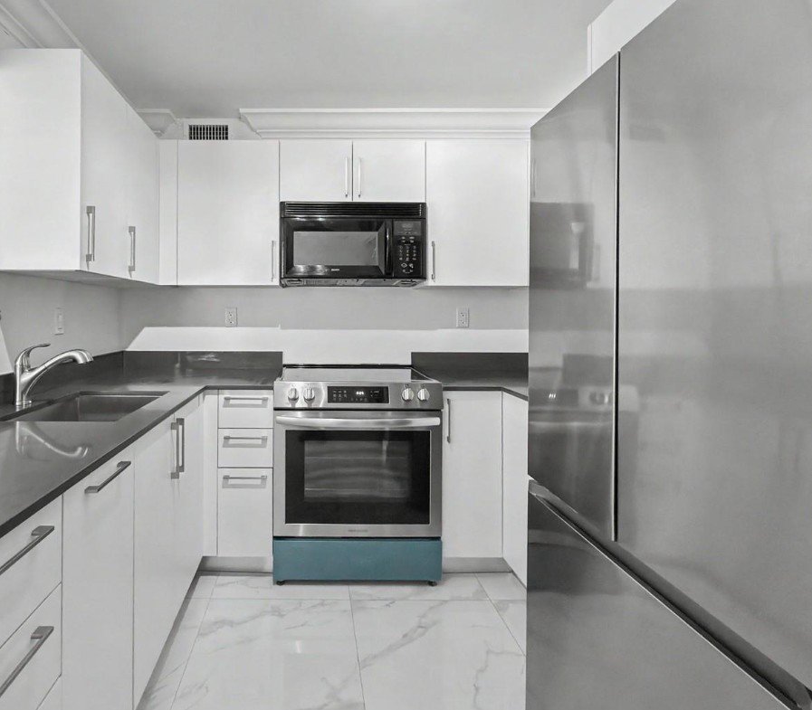 DORAL Townhome: 10011 NW 8th St
