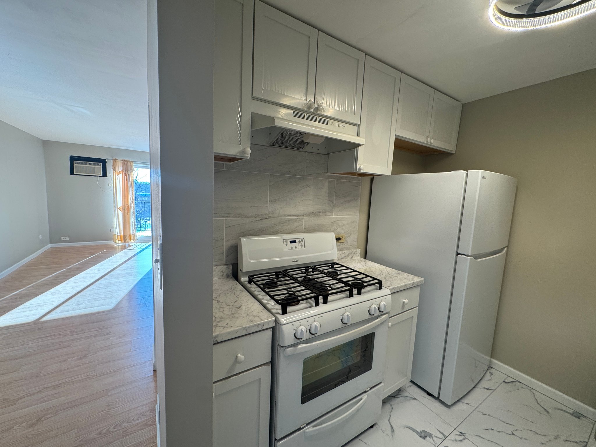 Glendale Heights Condo: 252 Shorewood Dr