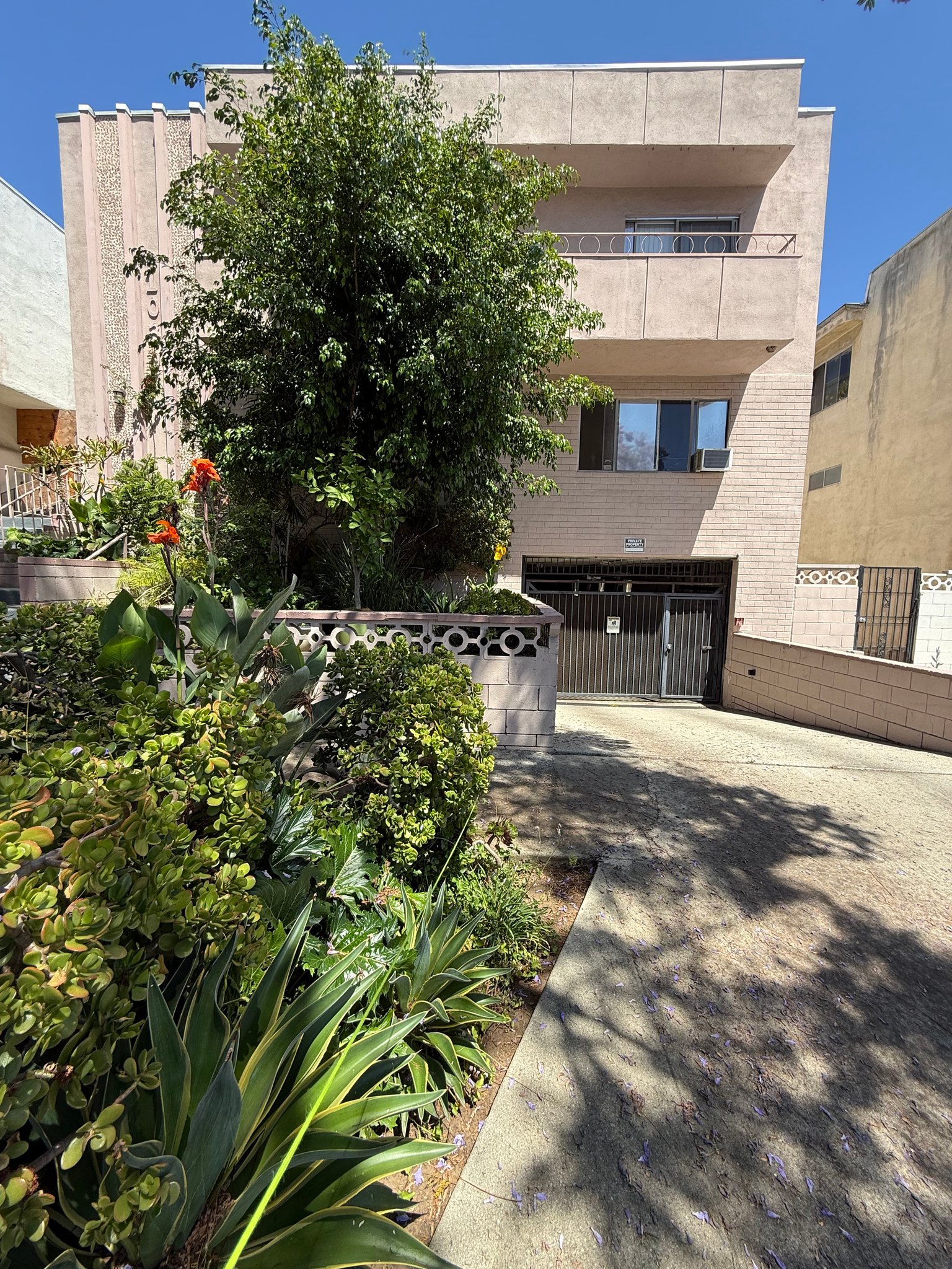 Los Angeles Apartment: 1030 N Edinburgh Ave