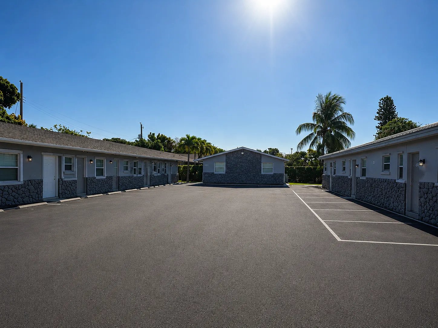 Hollywood Apartment: 525 N 62nd ave