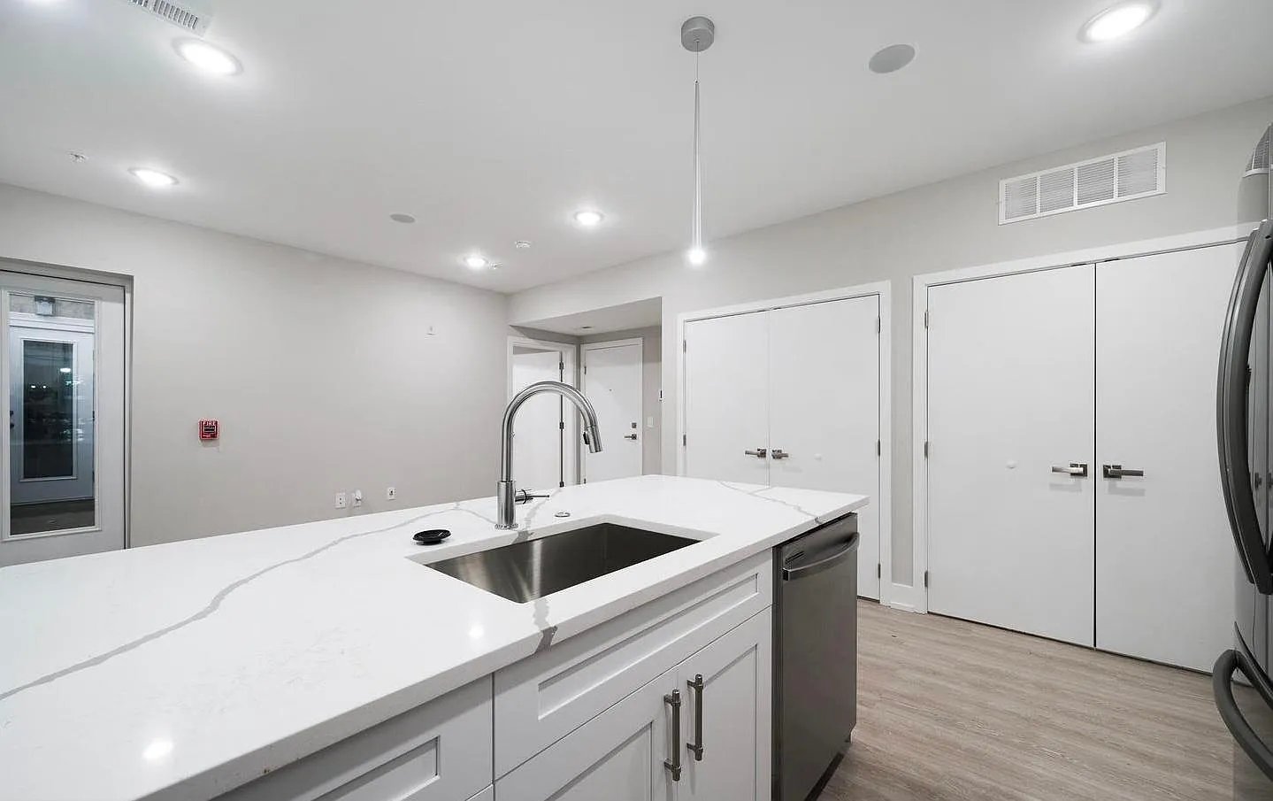 Philadelphia Apartment: 649 N 35th St Philadelphia, PA 19104, USA