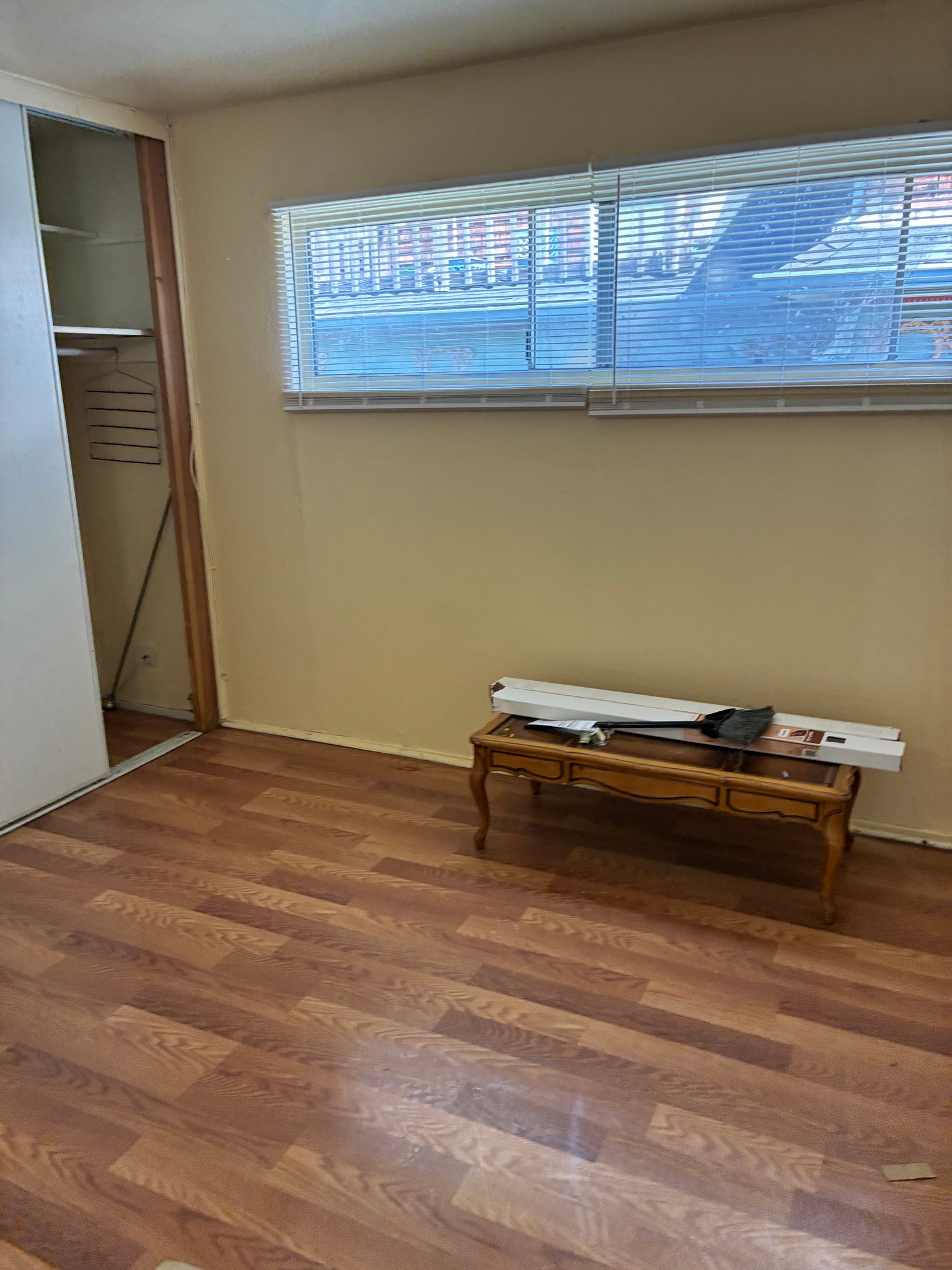 Oakland Apartment: 663 Alcatraz Ave 5