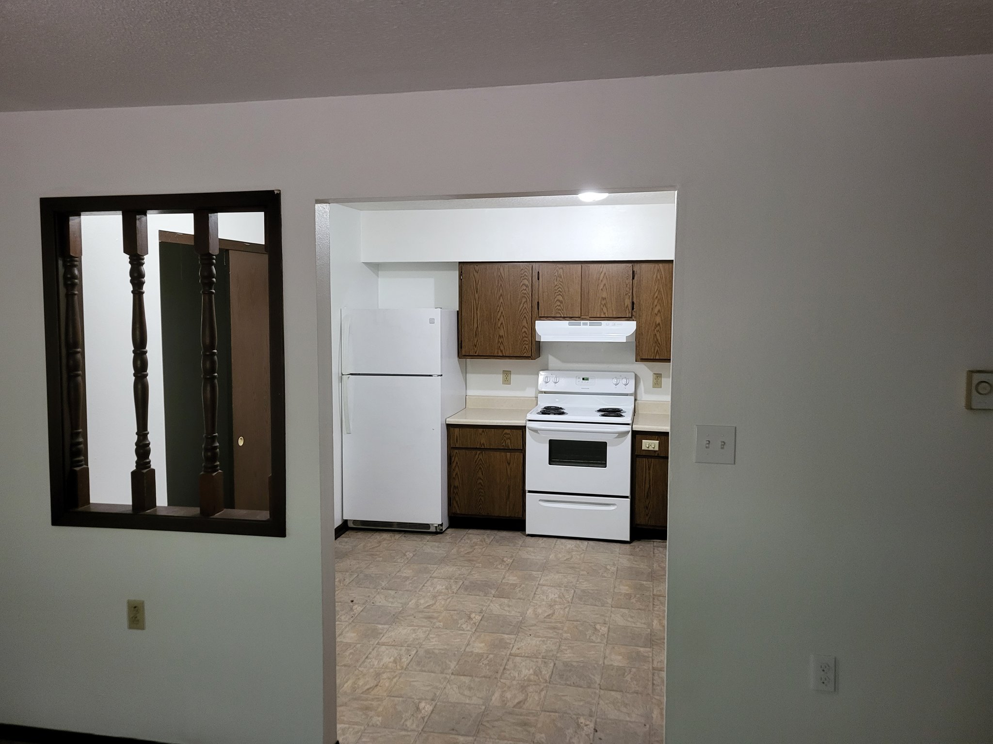 Knob Noster Apartment: 1102 W McPherson