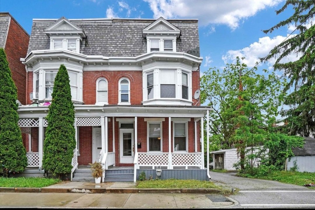 York House: 213 Kurtz Ave