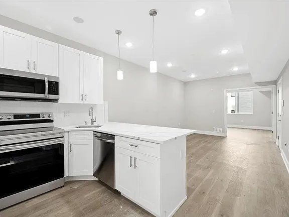 Philadelphia Apartment: 2225 N 8th St, Philadelphia, PA 19122, USA