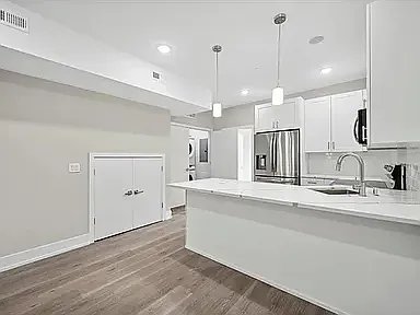 Philadelphia Apartment: 2225 N 8th St, Philadelphia, PA 19122, USA
