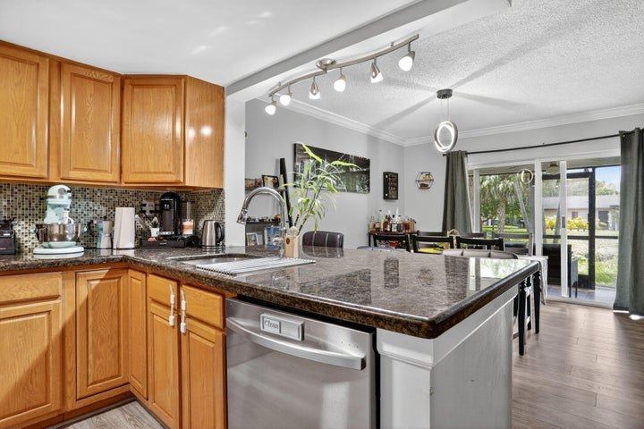 Coral Springs Townhome: 9050 NW 28th Street 123