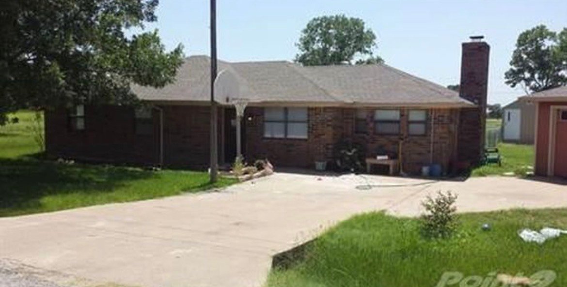 GRANBURY House: 3905 Country Meadows Circle