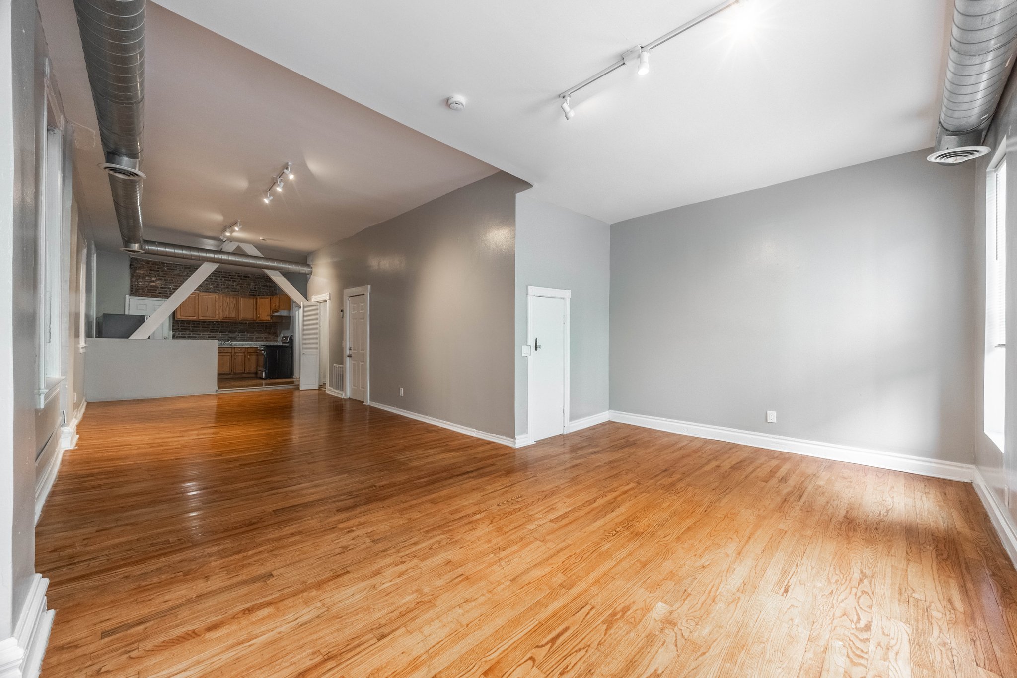 Chicago Condo: 1877 N Miilwaukee