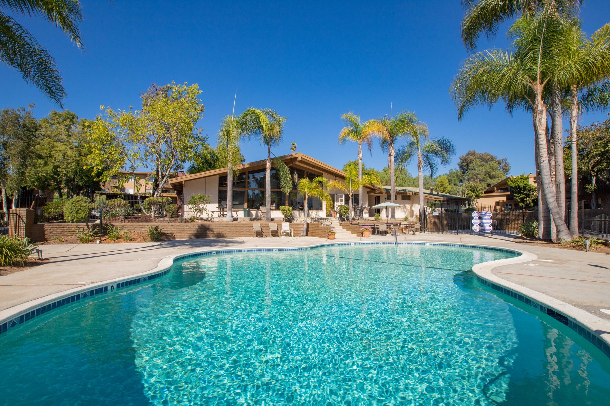 Vista Apartment: 1145 Meadowlake Dr. #4 Vista Ca. 92084