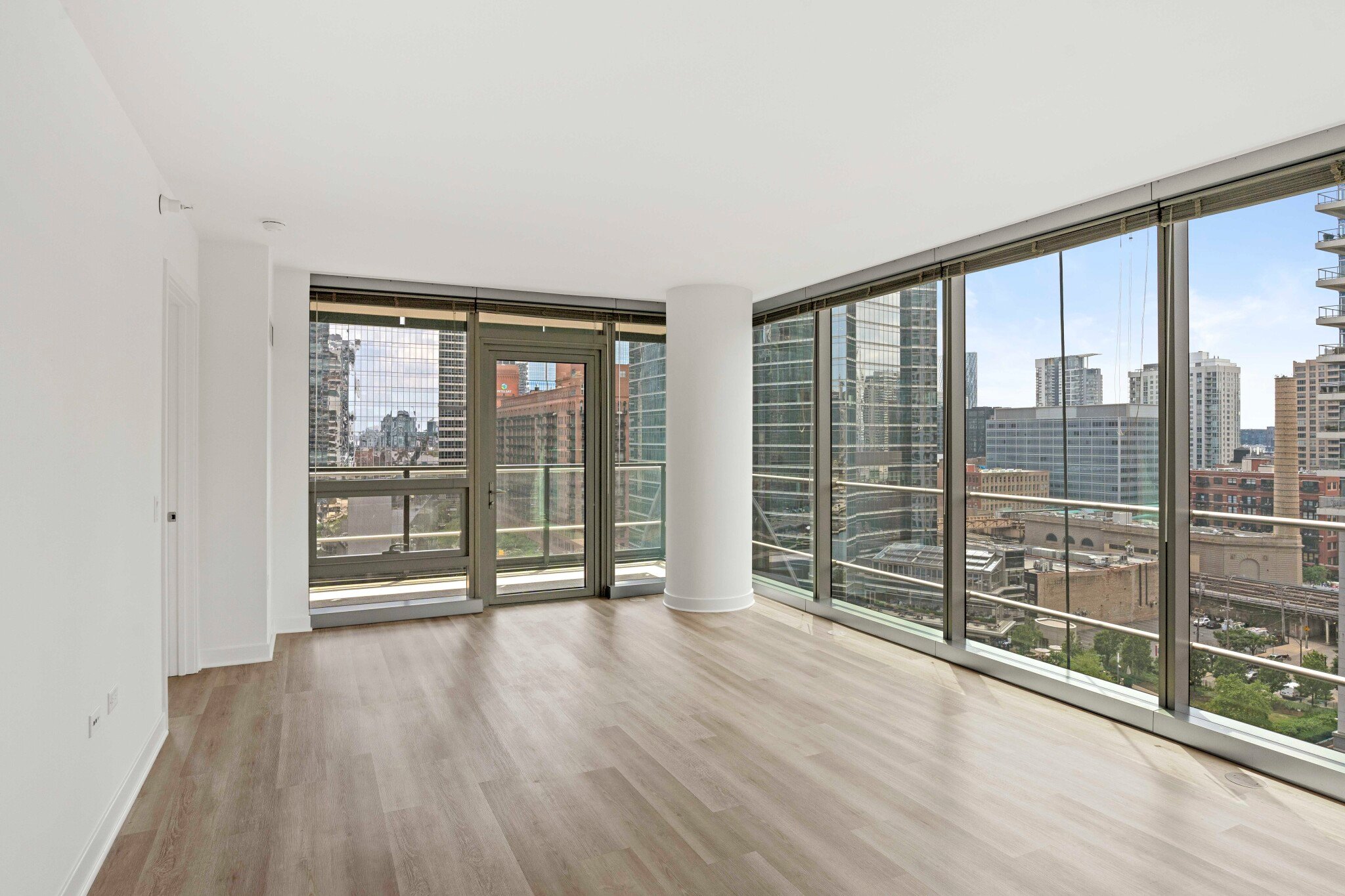 Chicago Condo: 349 W Wolf Point Plaza