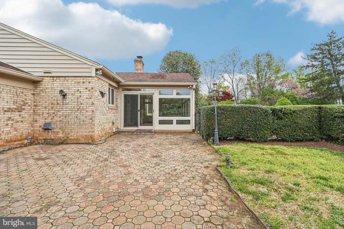Gaithersburg House: 16505 Henry Dr