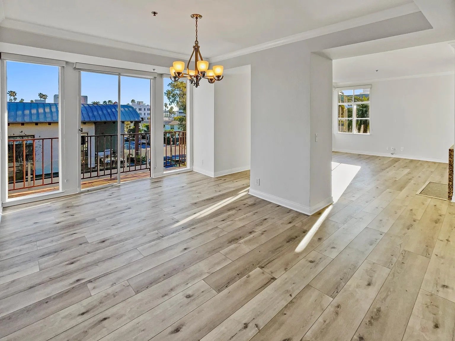 Santa Monica Apartment: 211 California Ave