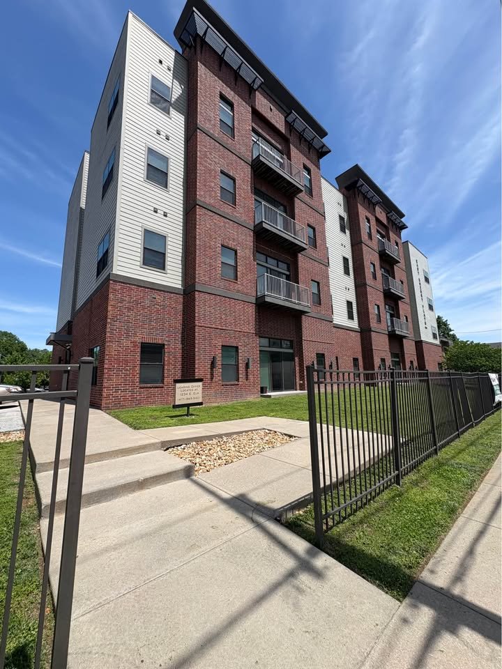 Springfield Apartment: 1243 E Cherry st
