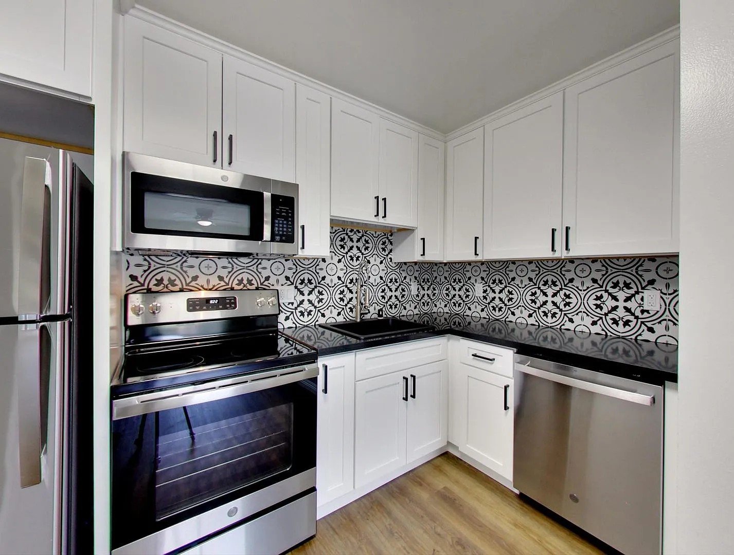 San Leandro Condo: 14400 E 14th St