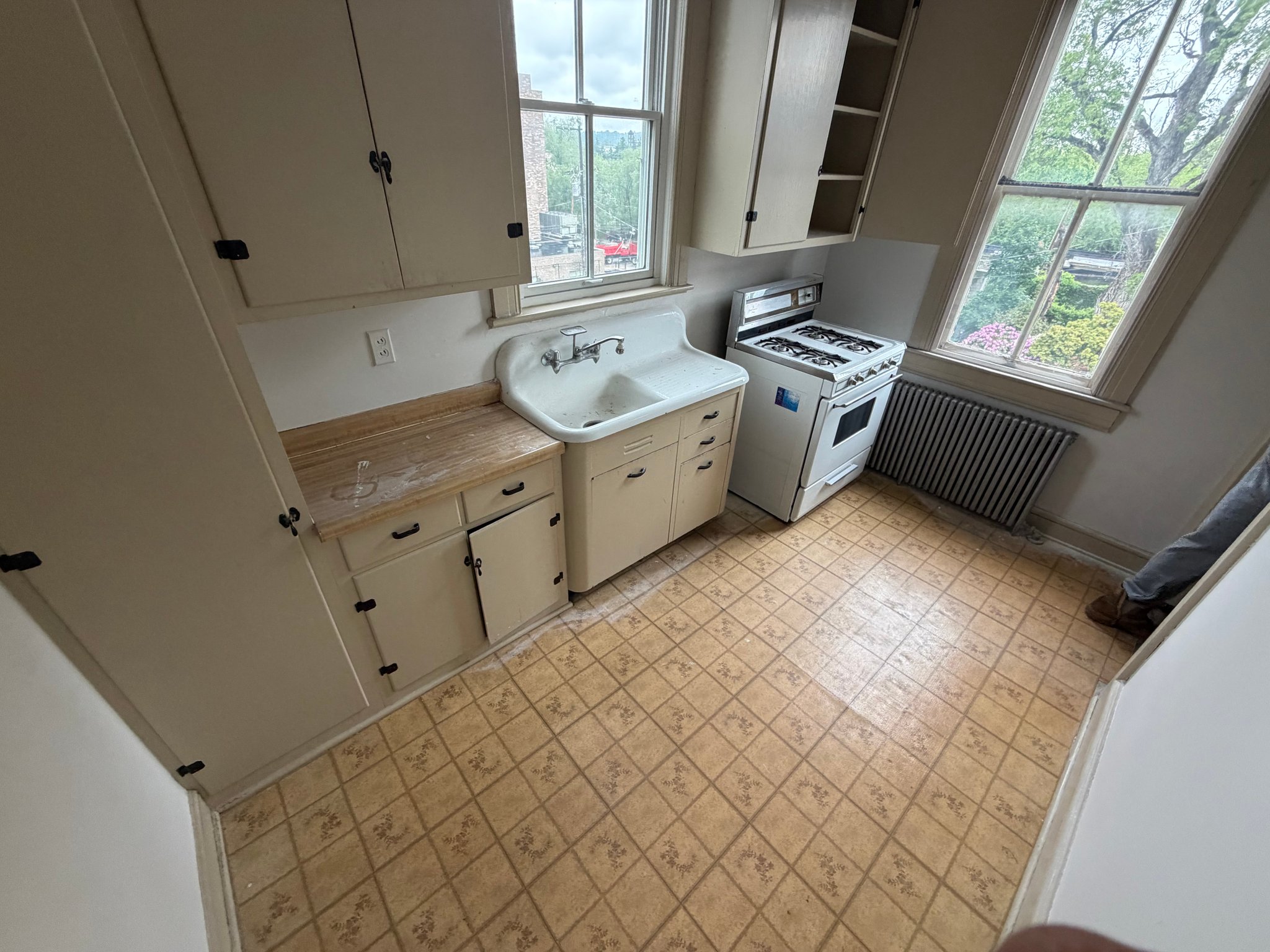 York Apartment: 834 Latimer St