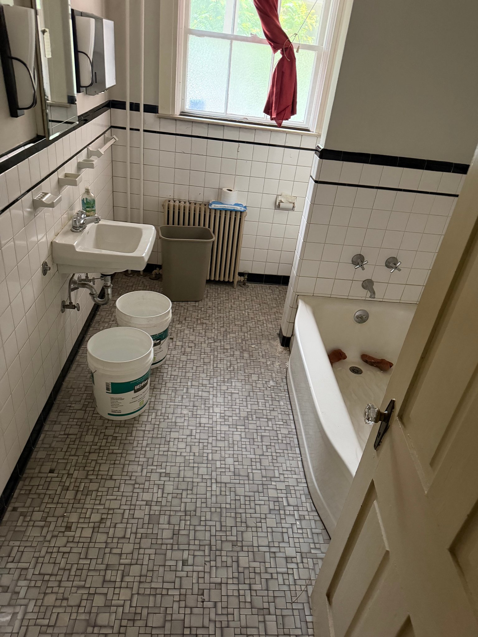 York Apartment: 339 E Market St