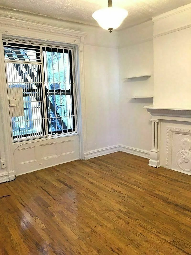 New York Condo: 170 8th Ave