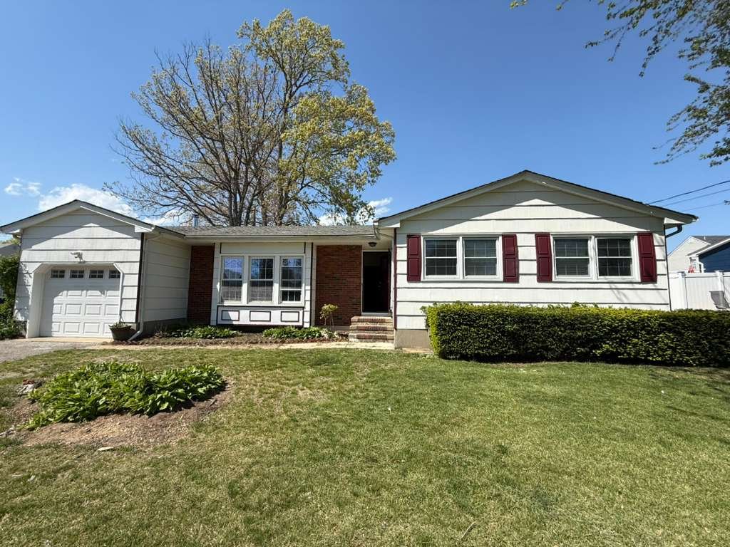 Toms River House: 648 Longview Dr
