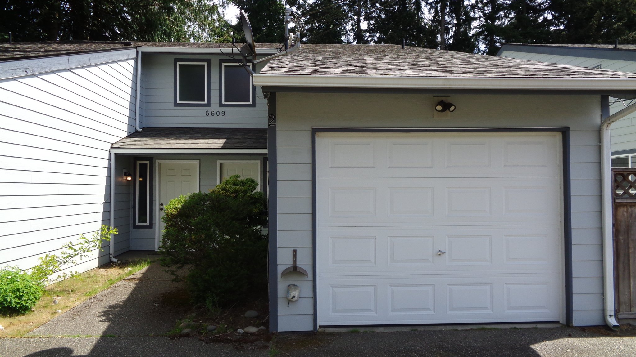 Everett House: 6609 Cady Rd