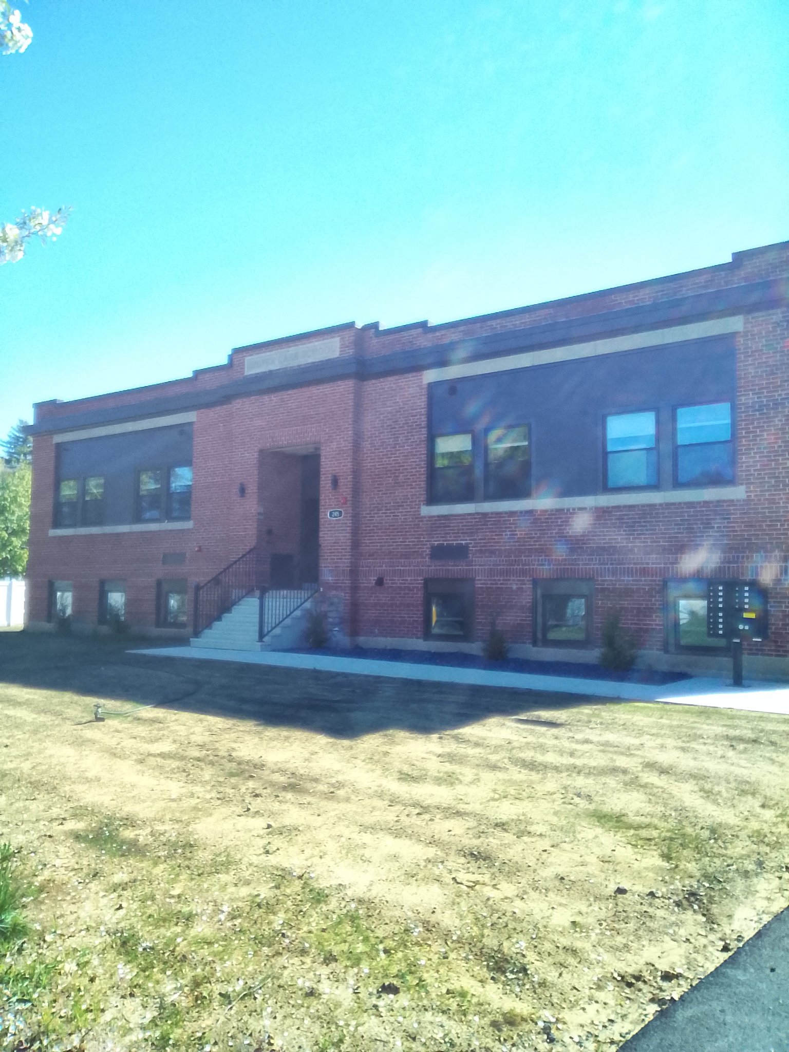athol Apartment: 245 silver lake st