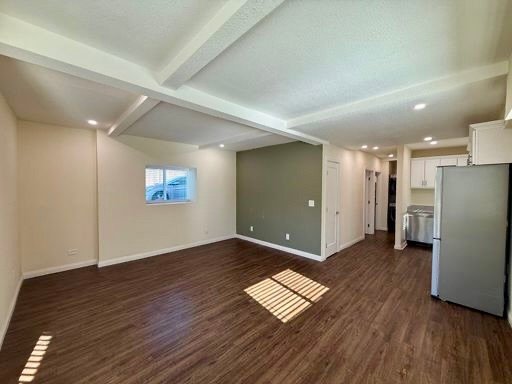 Union City House: 33534 4th St