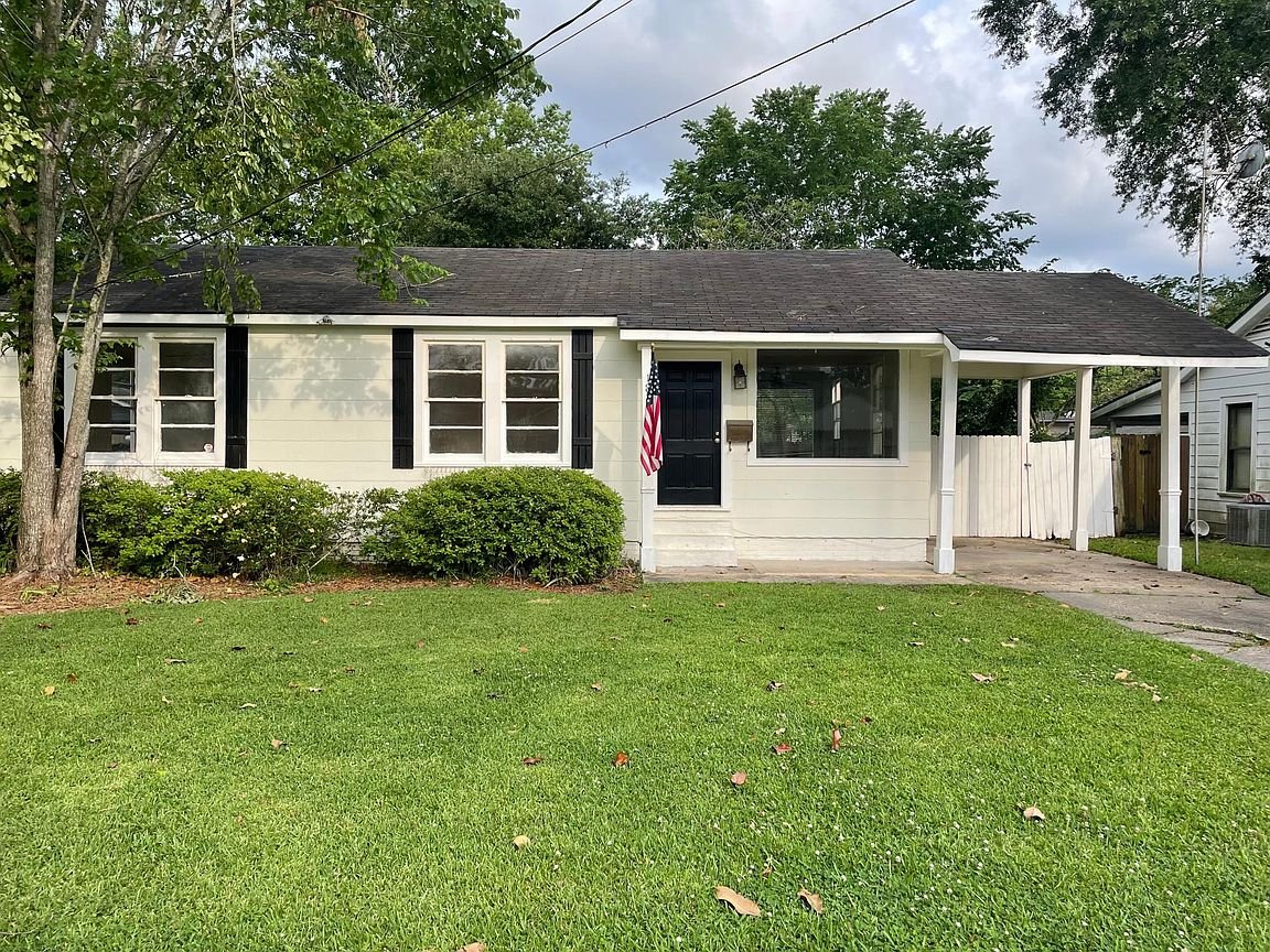 Baton Rouge House: 1826 Anglo St